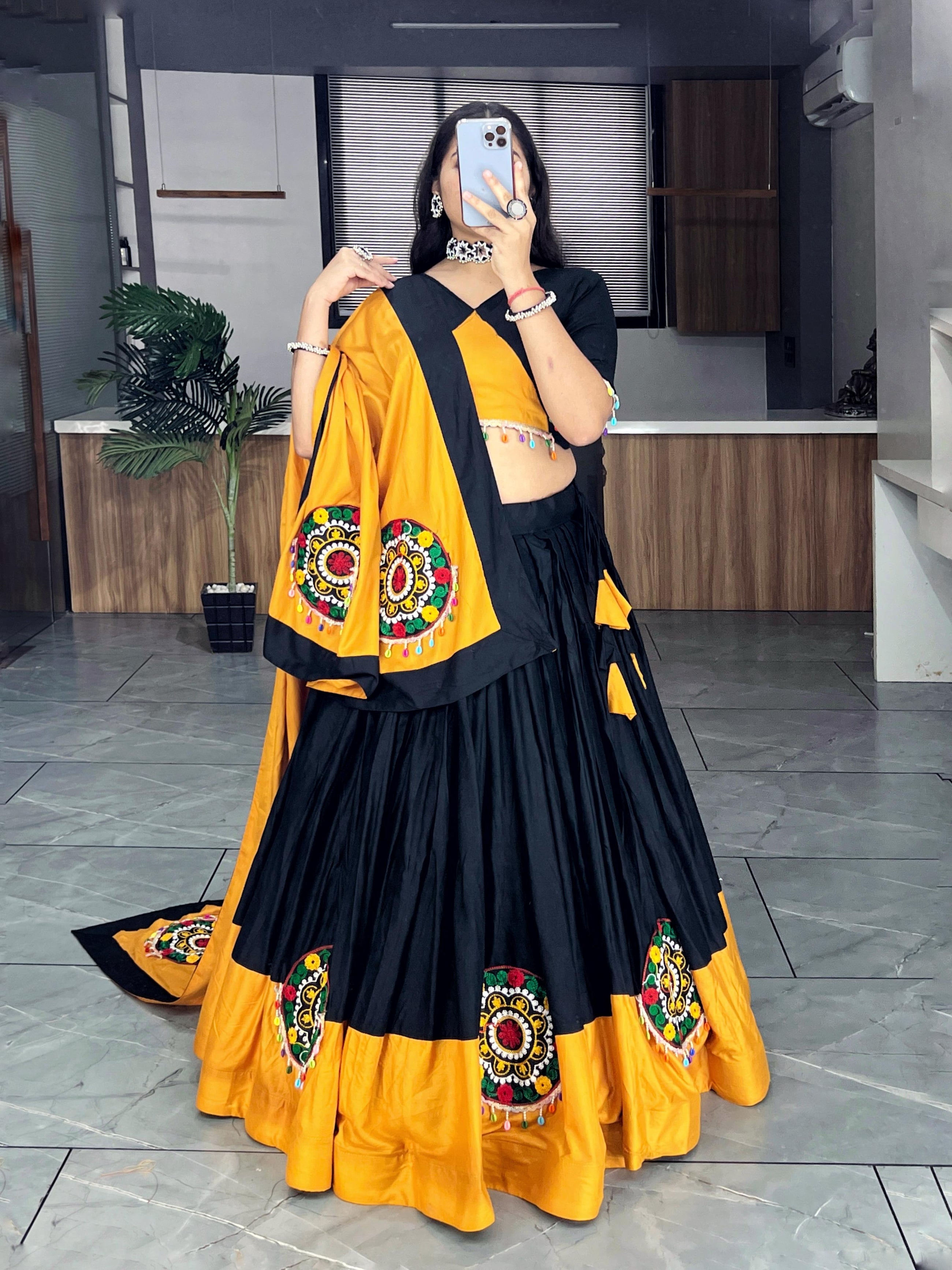 Women's Chaniya Choli With Ganthi Work For Navratri