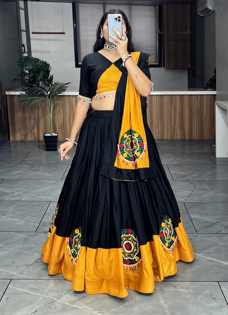 Women's Chaniya Choli With Ganthi Work For Navratri