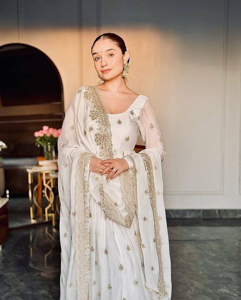 Whit Anarkali 3 PIS Suit👗