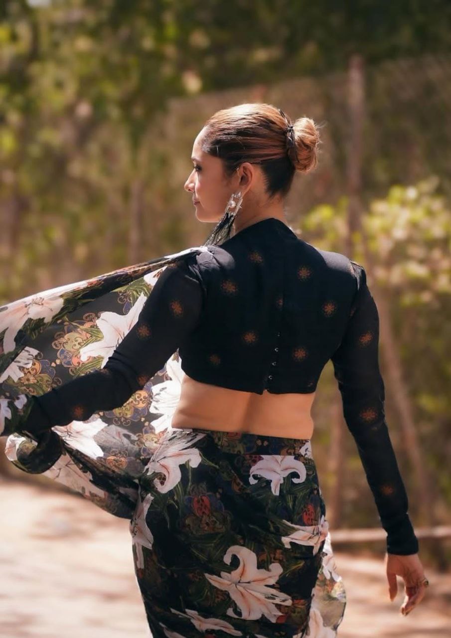 Black Flower Georgette Saree🍃