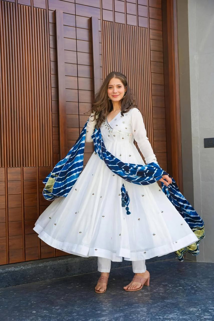 White Rayon Anarkali Suit👗
