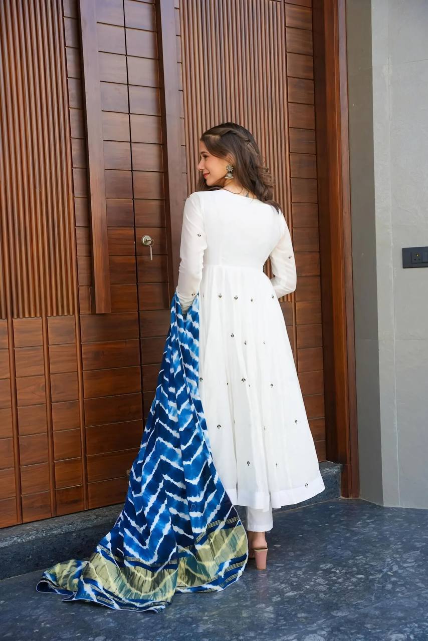 White Rayon Anarkali Suit👗