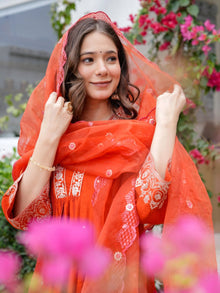 BEAUTIYFUL VISCOSE CHANDERI 3 PIS KURTI WITH EMBEROIDERY DESIGNING ON IT FOR WOMENS