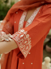 BEAUTIYFUL VISCOSE CHANDERI 3 PIS KURTI WITH EMBEROIDERY DESIGNING ON IT FOR WOMENS