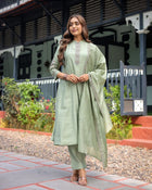 BEAUTIFUL HEAVY MUSLI SILK 3 PIS KURTI SET FOR WOMENS WITH EMBEROIDERY DESIGN